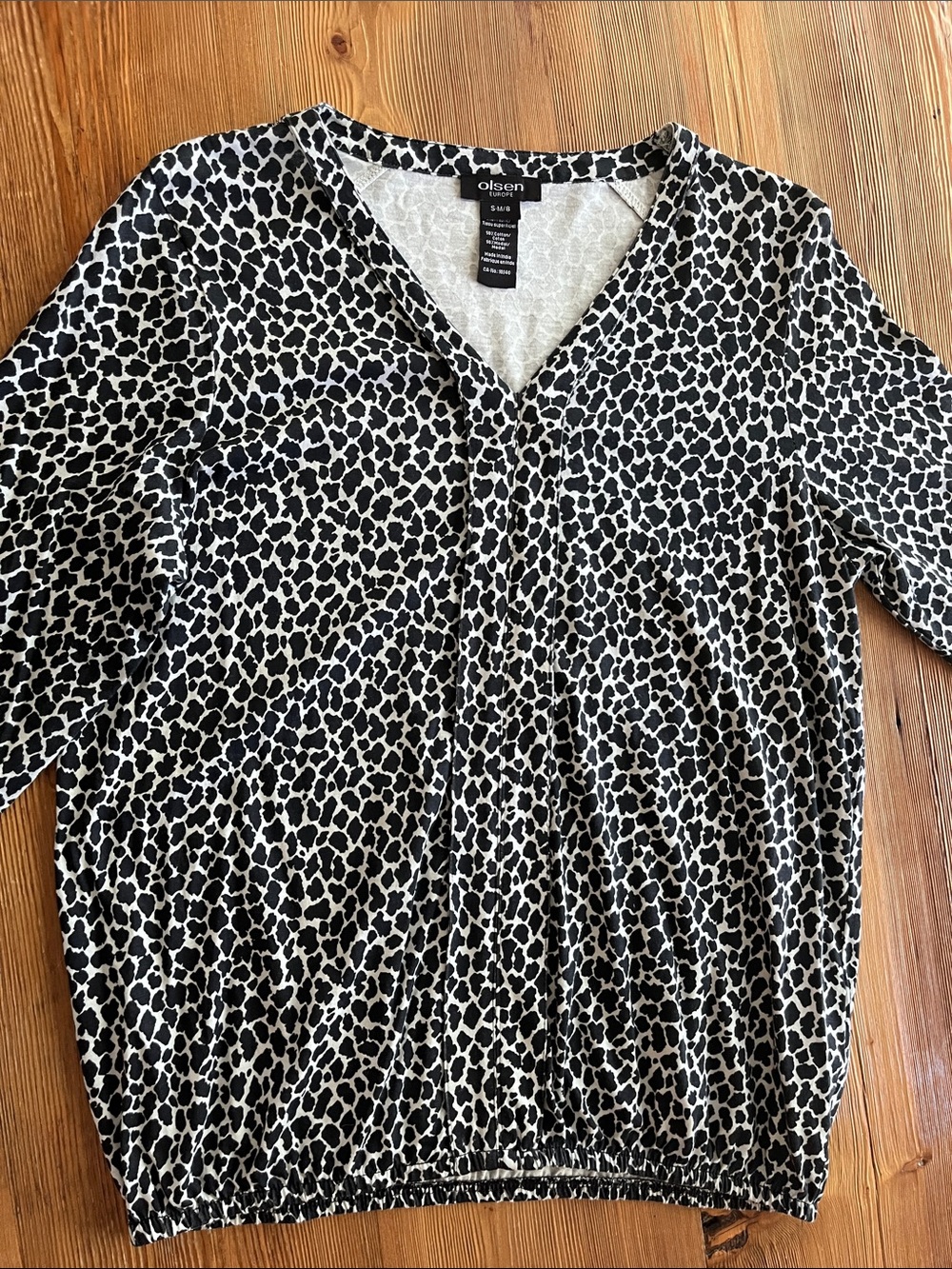 Olian Black & White Leopard-Print V-Neck Long Sleeve Top
